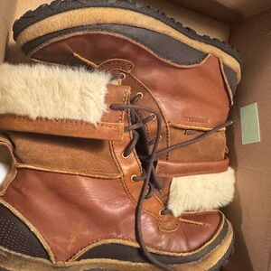 Merrell Women's Brown Winter Boots with Fur Lining